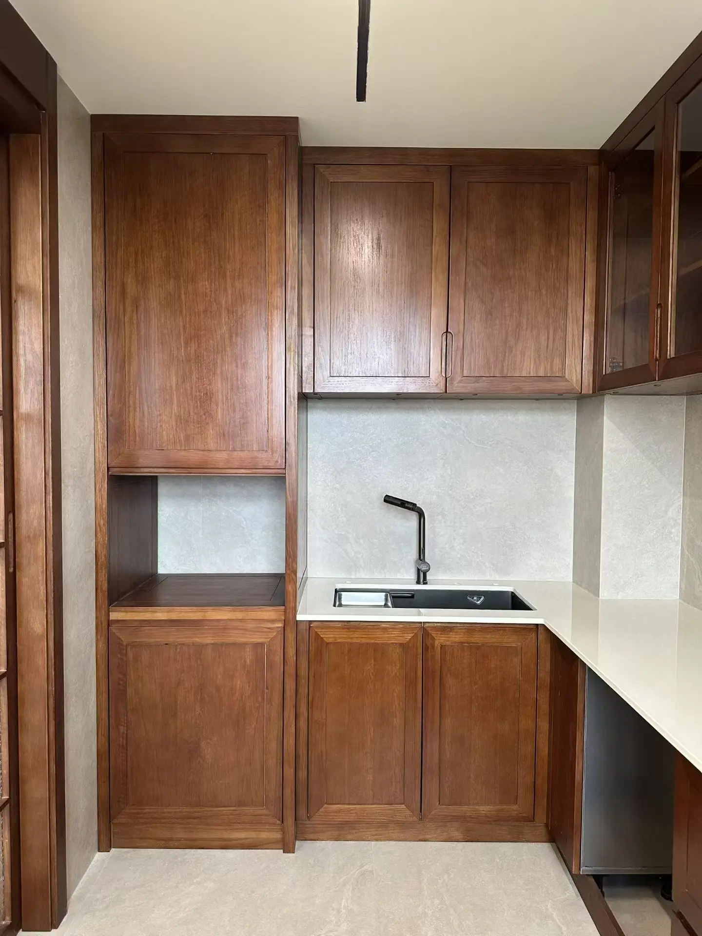 個(gè)性化實(shí)木櫥柜定制，三木家具帶你開(kāi)啟品質(zhì)生活