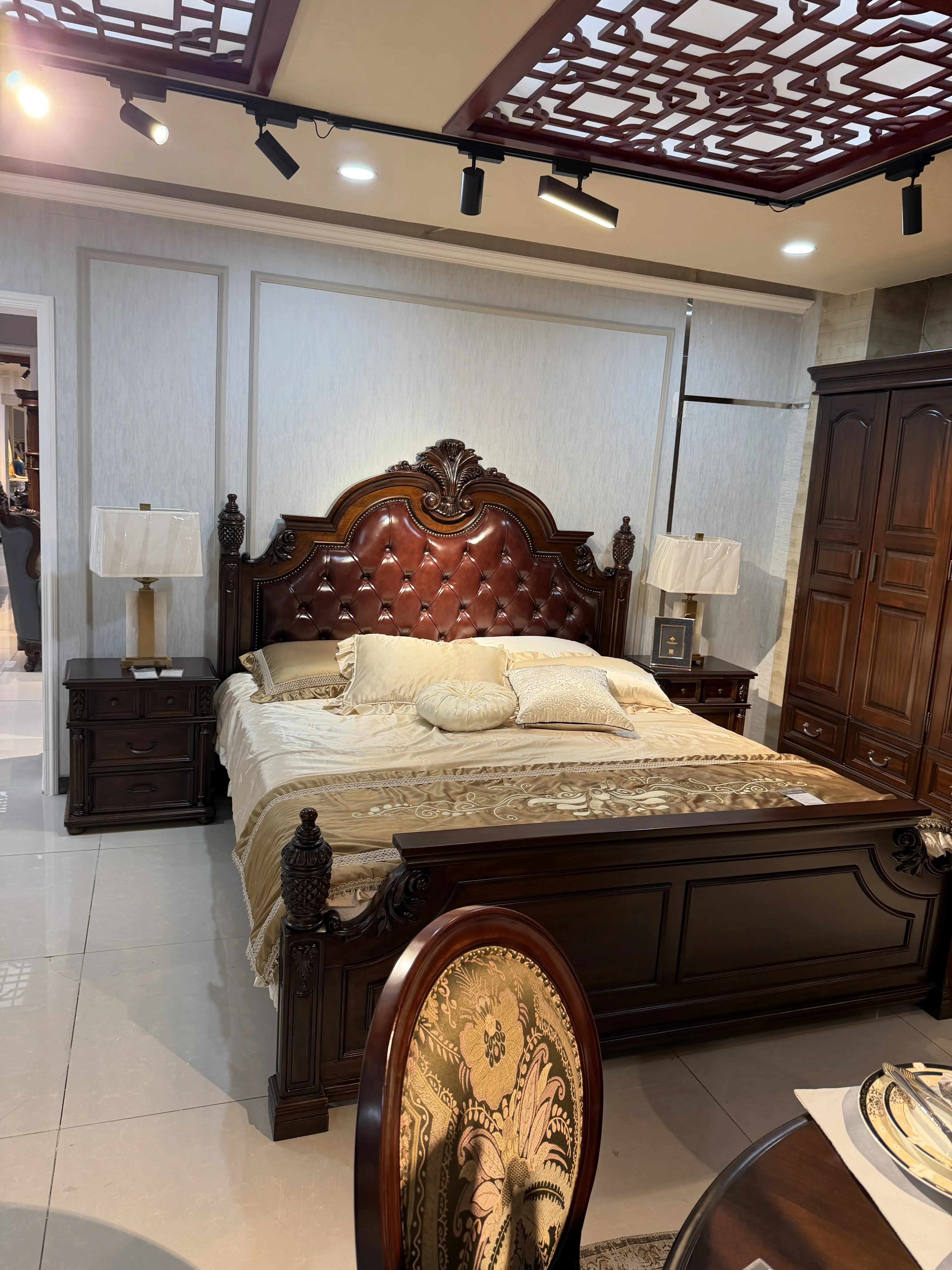 如何選擇靠譜的原木家具定制企業(yè)？